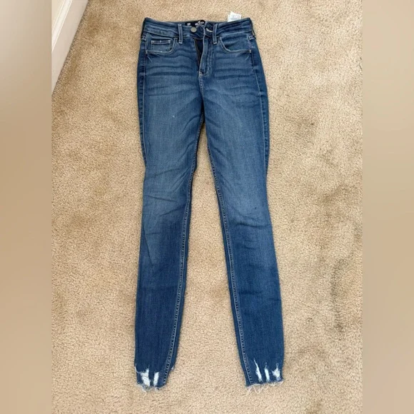 Hollister Skinny Blue Jeans with Tapered Fit - Picture 1 of 3